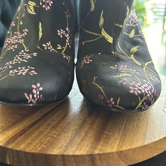 Cute flower patterned boots - Picture 4 of 8